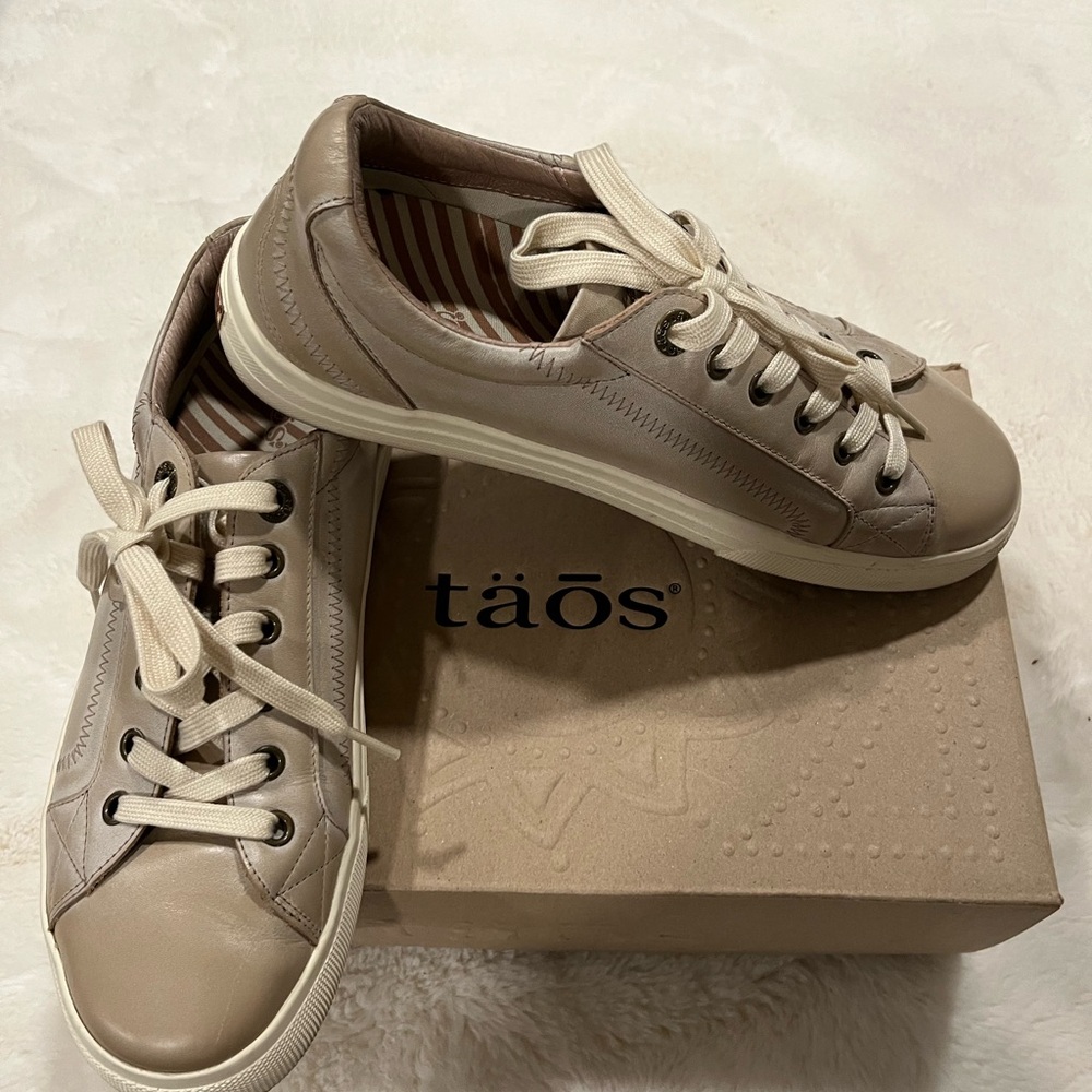 Plim Soul Taos Footwear Women’s Leather Oyster/Tan arch support Sneakers sz 9